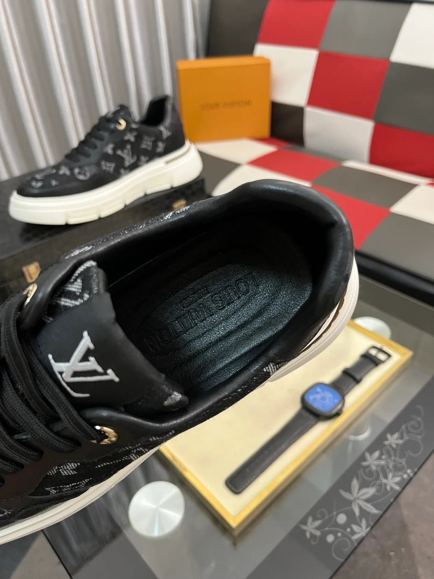 Men's shoes💰420⌚️⌚️"LOUI* VUITTO*" popular men's casual shoes, genuine Italian development💯purchasing level quality✔️The upper is made of official website material first-layer cowhide, comfortable and soft sheepskin feet⚡️Fashionable and versatile. The toe last shape is firm and full, and the soles are made from LV original molds and can be moved in and out of the counter at will. Light and comfortable on the foot~purely handmade, details determine quality! Size:38-442️⃣Colors available